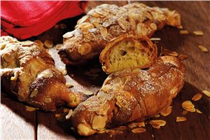 LRPC9262-Croissants-Almond-RTB-(25)-(282403)