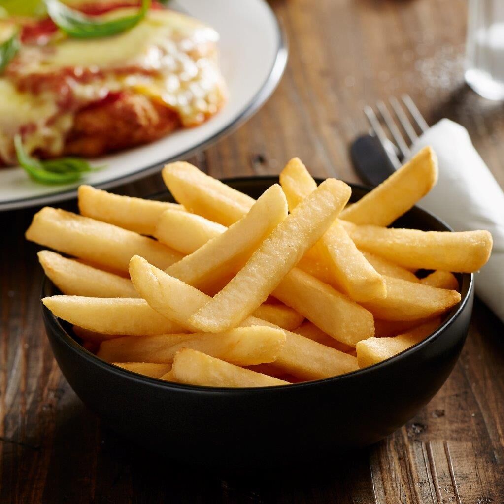 <p>McCain Straight Cut Fries 13mm</p>
