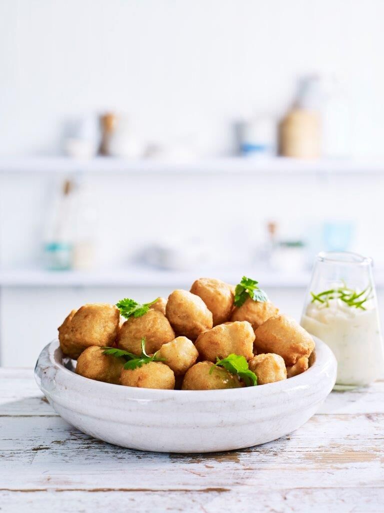 Chicken Crackles, 1Kg Steggles (H)