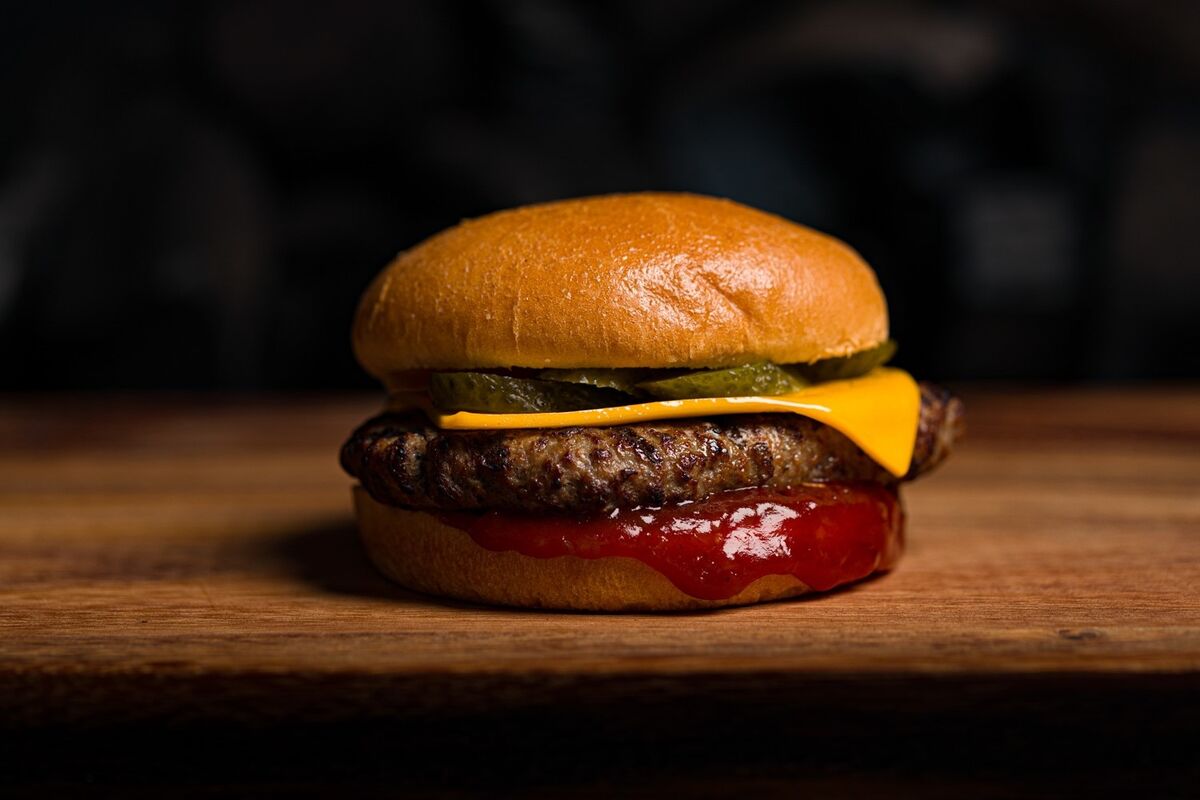 Hamburgers, Classic Beef Burger 40x120gm Par Cooked Flint & Fire (GF) (H)