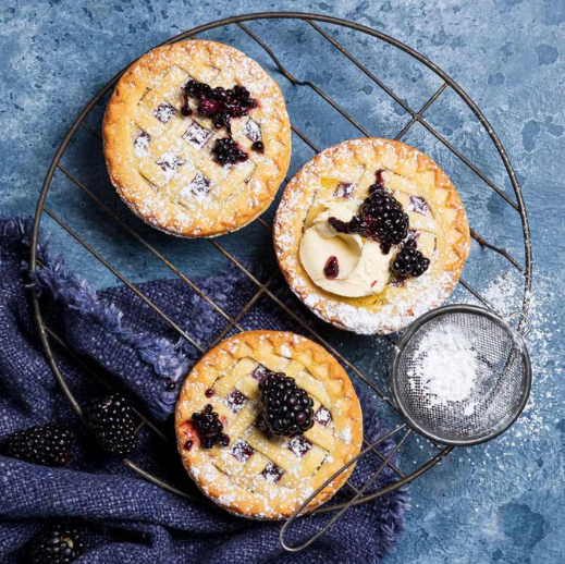 Patties Pie Snack Nannas Apple & Blackberry