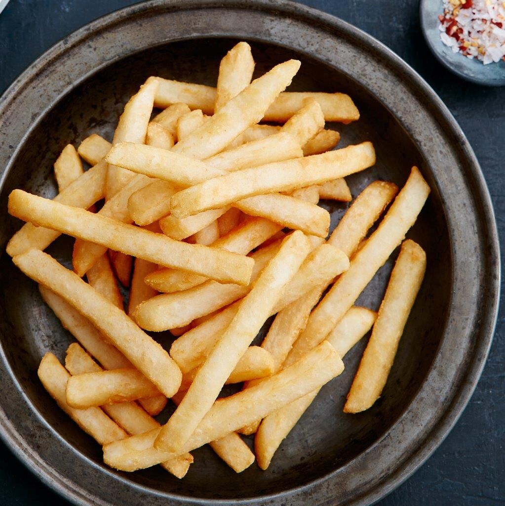 <p>McCain Beer Battered Chips 10mm Fast Fry</p>
