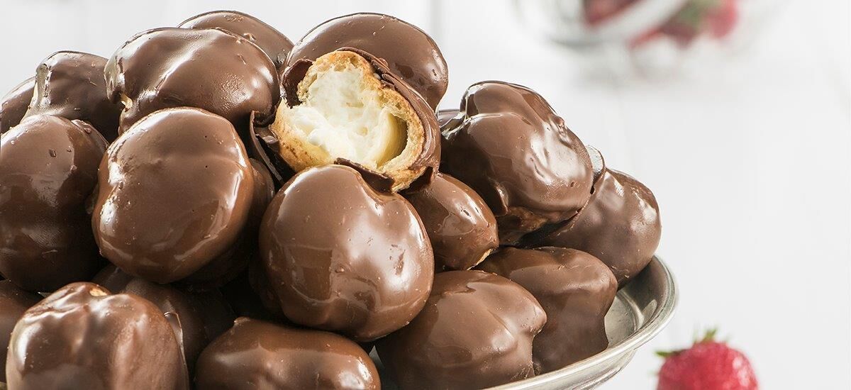 Profiteroles, Choc Dipped (111) Carton Country Chef