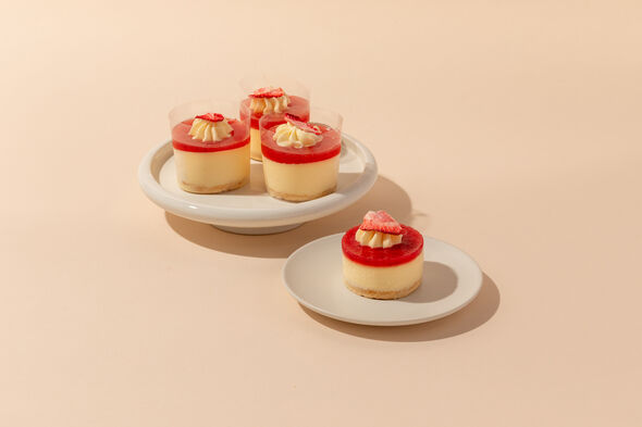 Cheesecake, 1-986 Individual Strawberries & Cream (8) Priestley’s (GF)