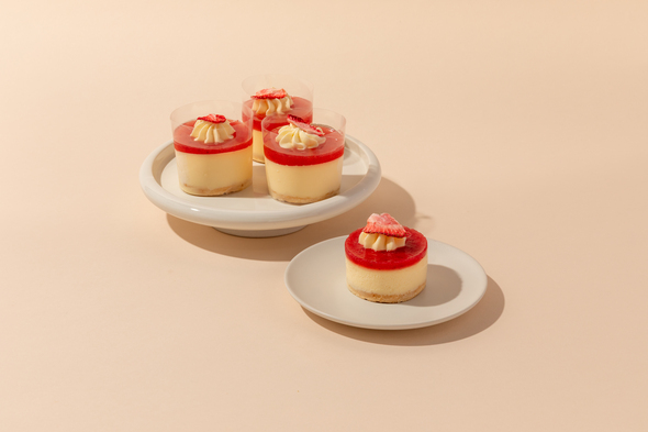 Cheesecake, 1-986 Individual Strawberries & Cream (8) Priestley’s (GF)